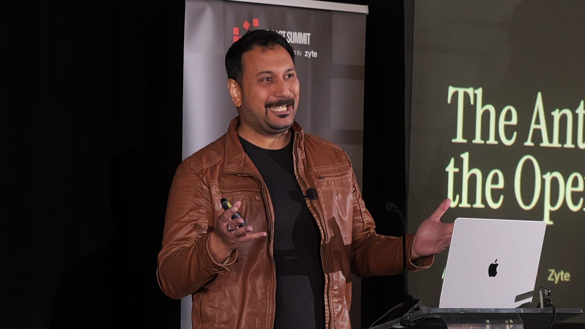 Akshay Philar speaking at Extract Summit about the anti-ban arms race and the open web.